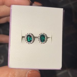 ❣️Michael Hill Emerald stud earrings